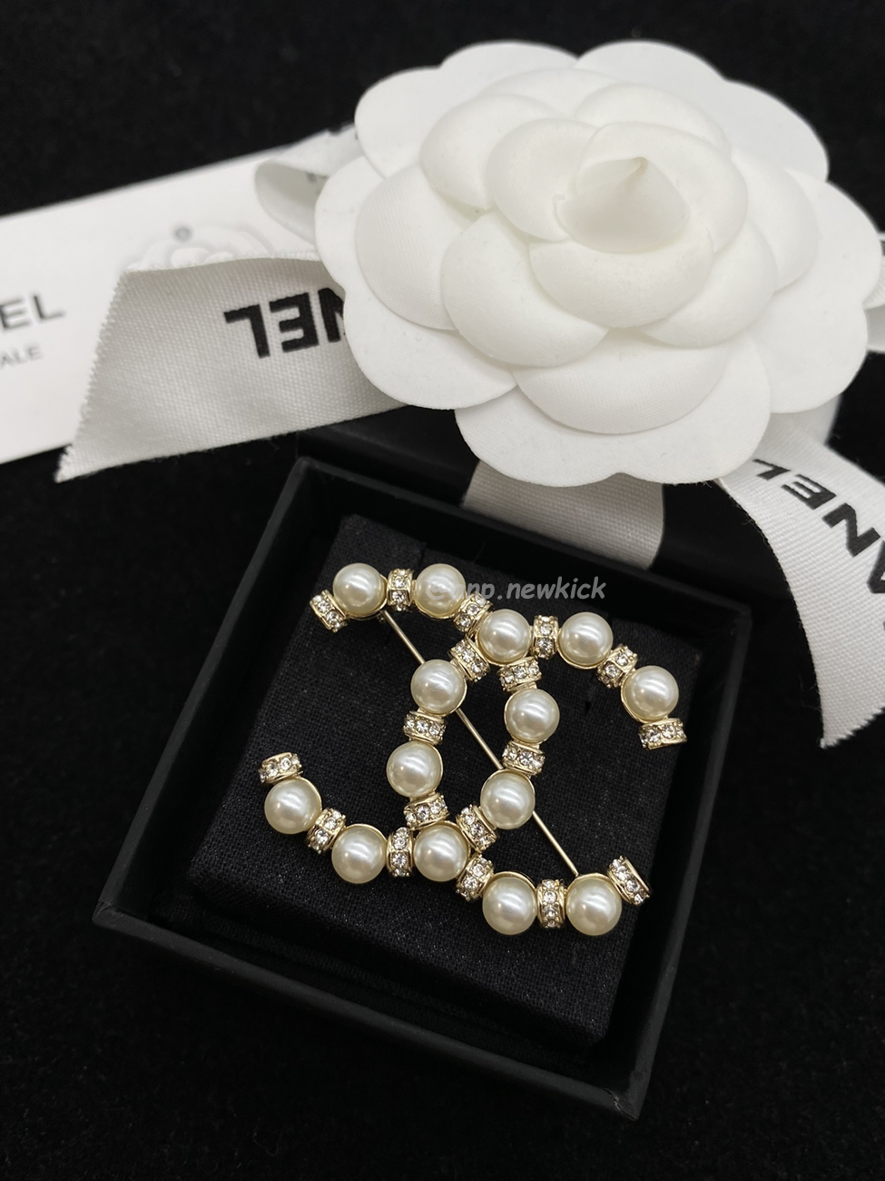 Chanel Glass Pearl Cc Gold Brooch (4) - www.newkick.vip